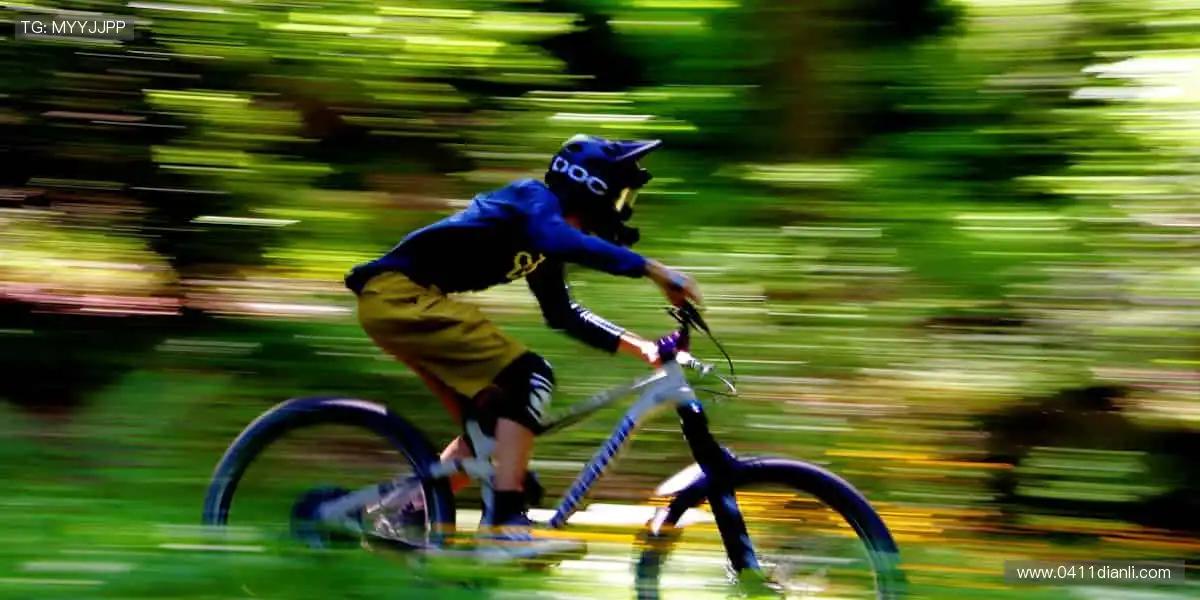 📱 实时比分、精彩回放，